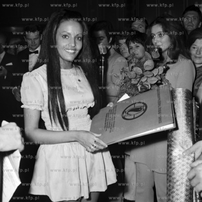 X Miedzynarodowy Festiwal Piosenki w Sopocie. Na zdjeciu...