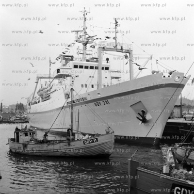 Statek polskiej floty rybackiej mt Vega w porcie gdynskim....