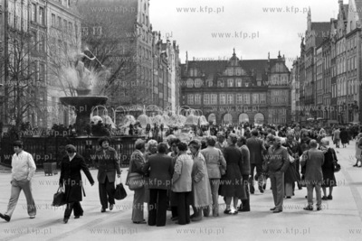 Pierwsze wycieczki na Długim Targu w Gdańsku.
13.05.1980
3maj80_z.kosycarz_p30
Fot....