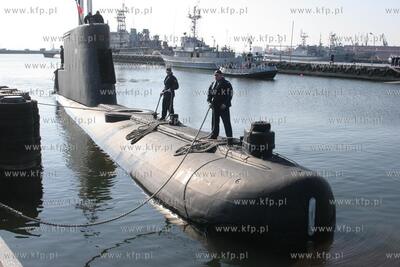 Gdynia. Powrot do kraju okretu podwodnego ORP Bielik...