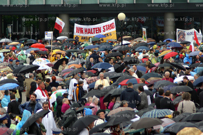 Wizyta papieza Benedykta XVI w Polsce. Tlum wiernych...