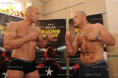 Urzad Miasta Gdyni. Konferencja prasowa i wazenie zawodnikow...