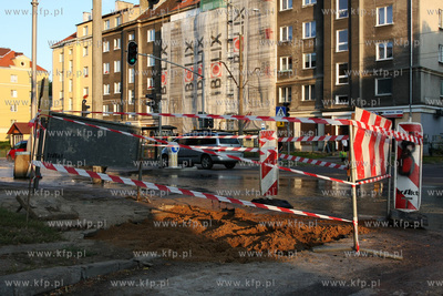 Awaria wodociagu wody pitnej na ul. Kartuskiej w Gdansku....