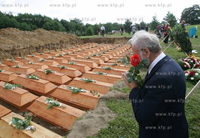 Szczecin/Glinna/zachodniopomorskie. Na cmentarzu wojennym...