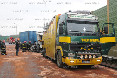 Gdynia. Z niewyjasnionych przyczyn samochod ciezarowy...