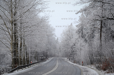 Zimowa aura na drodze krajowej nr 20, Koscierzyna -...