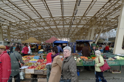 Targowisko w Sopocie Wyscigach. Ostatnie zakupy na...