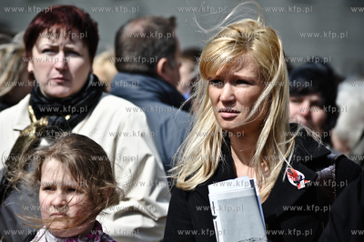 Warszawa, Minuta ciszy w intencji zmarlych osob w katastrofie...