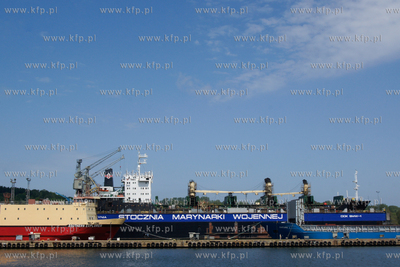 Gdynia. Stocznia Marynarki Wojennej. 03.06.2010 fot....