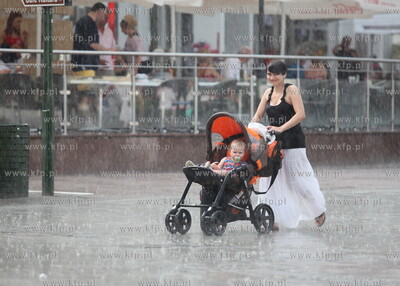 Po upalych dniach nad Sopotem przeszla gwaltowana ulewa...