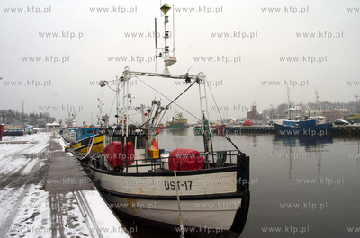 Port morski w Ustce pokryty pierwszym sniegiem.27.11.2010Fot....