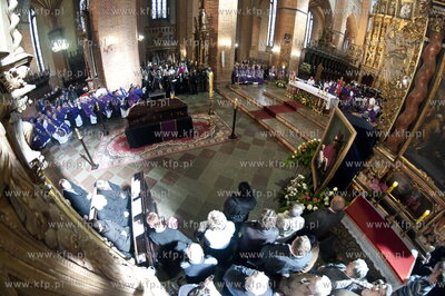 Bazylika katedralna w Pelplinie. Uroczystości pogrzebowe...