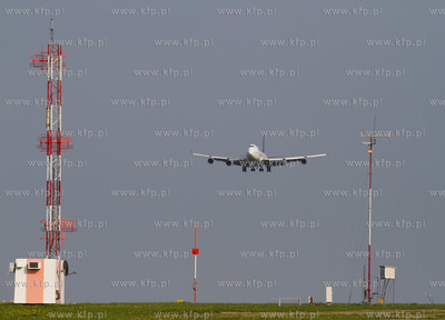 Samolot Boeing 747 już po raz szosty odwiedzil gdanskie...