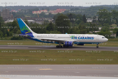 Gdansk, Rebiechowo. Airbus A330 linii Ari Caraibes...