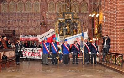 Pogrzeb Anny Walentynowicz. Nabozenstwo w kosciele...