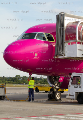 Port Lotniczy Gdansk. Nz.Airbus 320 linii WizzAir.
03.07.2014
fot....
