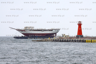 Transport kadluba do portu wewnetrzego w Gdansku szkolnego...