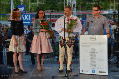 Uroczyste rozswietlenie neonu na dworcu PKP Zakopane....