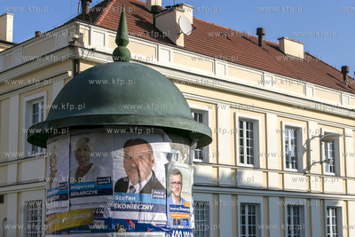 Wybory samorządowe 2018. Na zdjeciu slup ogloszeniowy...