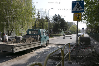 Budowa wyniesionego przejścia dla pieszych przez ul....