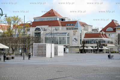 Sobota 25 kwietnia 2020 roku w Sopocie, godziny przedpołudniowe...