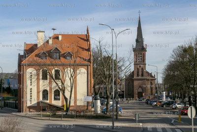 Widok na zrewitalizowany Ratusz Oruński i kościół...