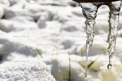 Zima we wsi Dobrzewino na Kaszubach w powiecie wejherowskim....