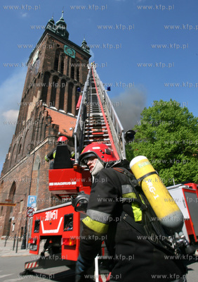 Pozar zabytkowego kosciola sw Katarzyny w Gdansku.
Nz....