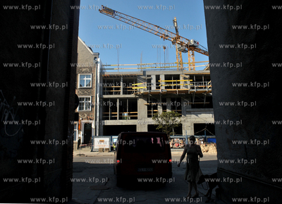 Budowa apartamentowca Kwartal Kamienic przez firme...