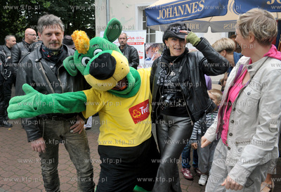 Festyn charytatywny Zeszyt dla Ucznia odby   si   na...