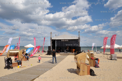 Sopot. Scena na plazy przed teatrem Atelier. 2.05.2015...