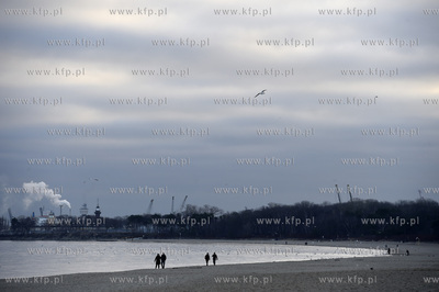 Gdańsk-Brzeźno. Plaża zimą w sobotni poranek. 29.12.2018...
