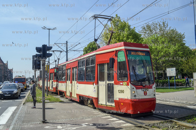 Tramwaj linii 8 na Hucisku w Gdańsku. 20.05.2019 fot....