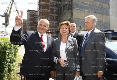 Stocznia Gdansk. Wizyta komisarz UE Neelie Kroes ds....