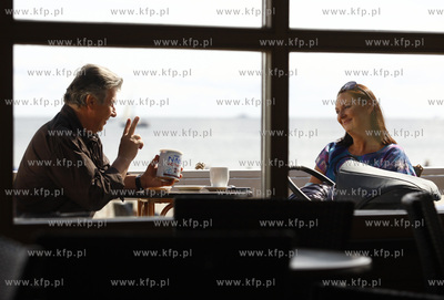 Gdynia. Plaza miejska. Plan filmowy serialu M Jak Milosc....