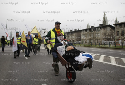 Gdansk. Demonstracja ponad 3 tys. zwiazkowcow z Grupy...