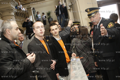 Gdansk. Sesja Rady Miasta. Czlonkowie Ruchu Poparcia...