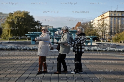 Zajecia z nordic walking grupy gdynskiego Centrum Aktywnosci...
