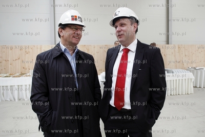 Uroczystosc zawieszenia wiechy na budowie budynku 2...