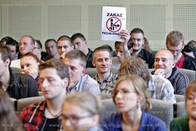 Uniwersytet Gdanski. Debata o zwiazkach partnerskich....