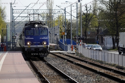 Gdansk Orunia. Przejazd kolejowy miedzy ul. Goscinna...