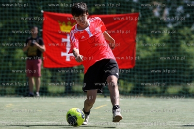 Gdansk Zaspa. Pilkarski turniej dzikich druzyn Do przerwy...