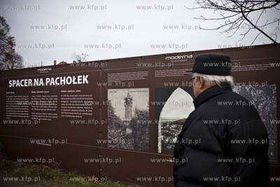 Wystawa na ogrodzeniu inwestycji przy al. Grunwaldzkiej...