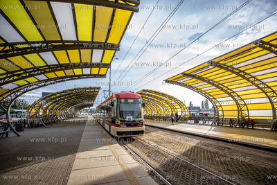 Tramwaj specialnej lini 60 uruchomionej przed meczem...