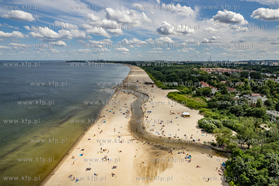 Plaża w Gdańsku Jelitkowie. Zakaz kąpieli po pożarze...