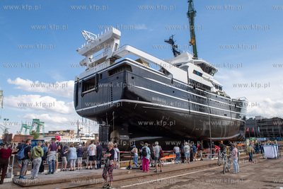 Karstensen Shipyard Poland. Wodowanie trawlera Heroyhav...