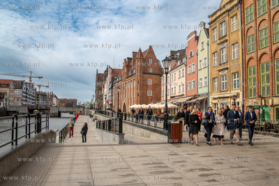 Spacer wyremontowanym Długim Pobrzeżem z udziałem...