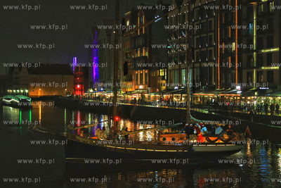 Gdańsk. Św. Mikołaj przypłynął łodzią do Gdańska,...