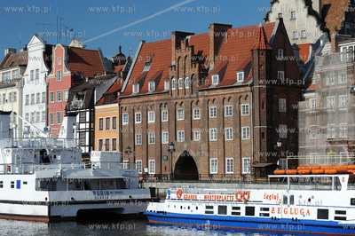 Gdansk, Dlugie Pobrzeze. Gotycka Brama Chlebnicka II...