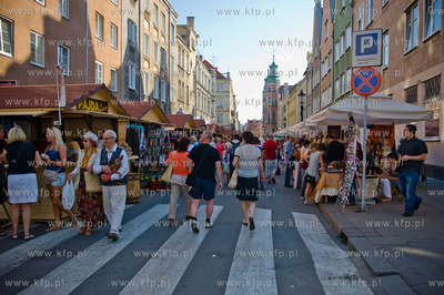 Gdansk. Jarmark Dominikanski. Stoiska na ul. Weglarskiej.
04.08.2011
fot....